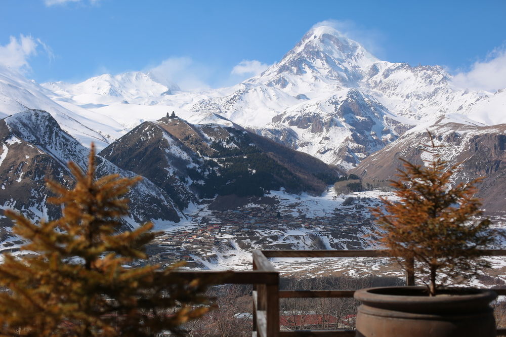 Rooms Hotel Kazbegi Гергети